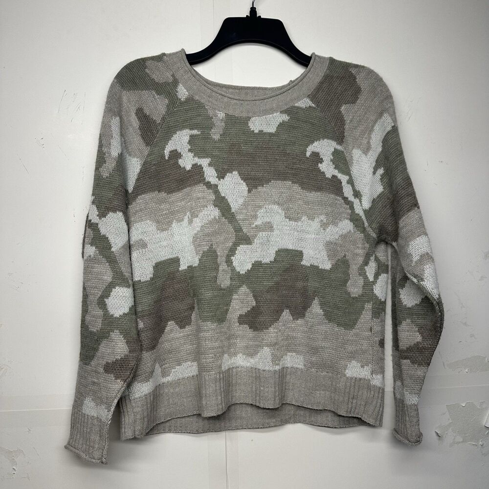 Eddie Bauer Women’s Sweater XS Extra Small Camo Print Knit Pullover Green Tan